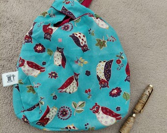 A beautiful useful Japanese Knot Bag that is fully reversible so can be used for any occasion.  Made from lovely fun cotton fabrics.