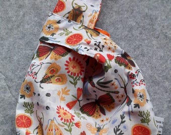 A beautiful useful Japanese Knot Bag that is fully reversible so can be used for any occasion.  Made from lovely fun cotton fabrics.