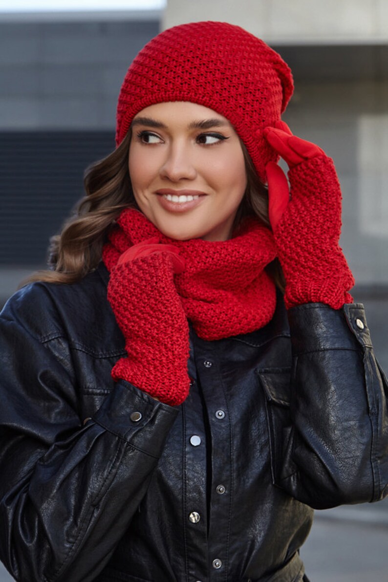 Elegant GRAY Knit Set Hat Snood Gloves With Hand Warmer Christmas Gift