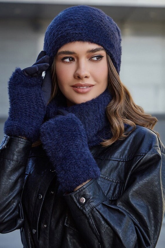 snood and gloves set