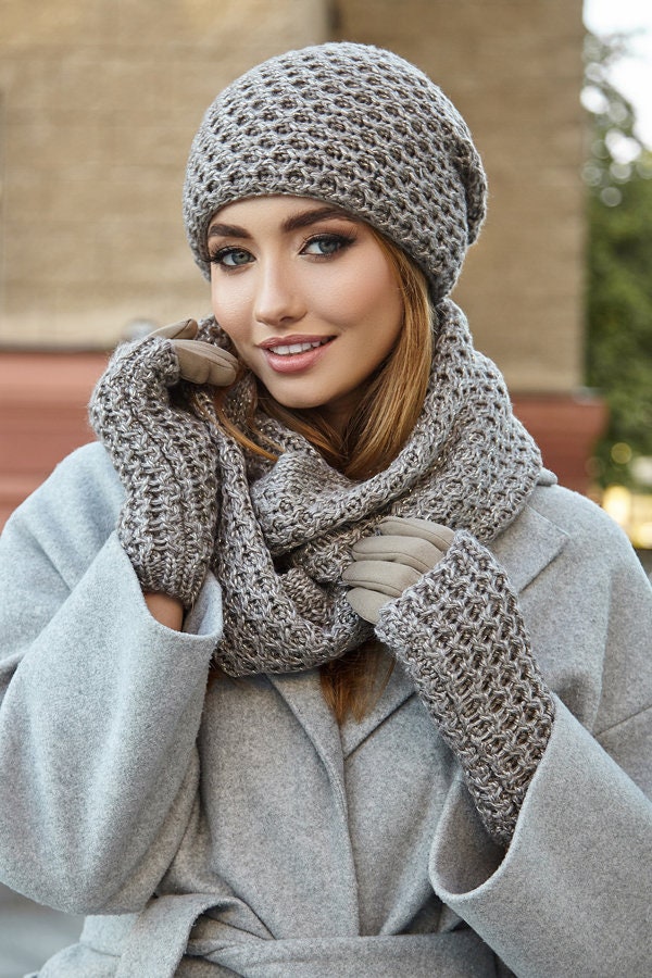 Gorgeous WHITE IVORY With Glitter Set Hat Scarf Gloves With  display picture 1