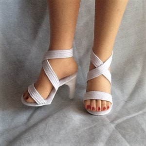Vintage 18&quot; Miss Revlon WHITE Strappy DOLL SHOES / Heels