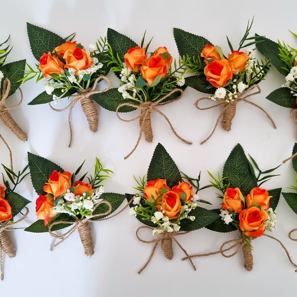 Künstliches orangefarbenes Rosenknopfloch. Boutonniere. Bräutigam-Knopfloch. Trauzeugen. Vater der Braut