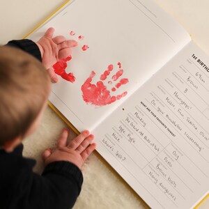 Capture precious baby handprints in this annual baby journal, chronicling memories and creating a cherished keepsake. An ideal new baby gift suitable for all families, including adopted families, same-sex parents, 2 mums, 2 dads, and solo parents.