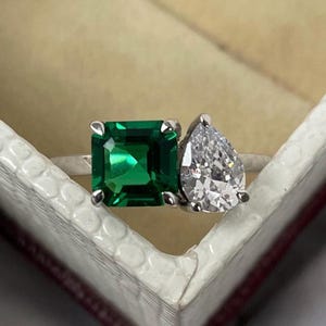 Asscher Cut Emerald Toi et Moi Ring: Art Deco Sterling Silver
