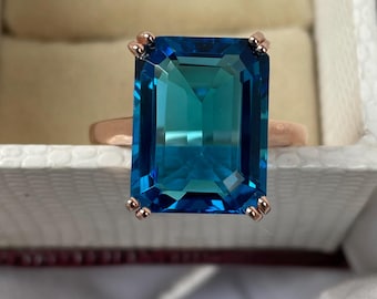 Anillo de topacio azul de Londres con corte esmeralda: anillo llamativo de plata de ley