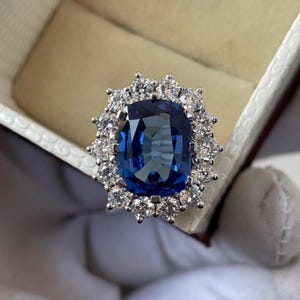 Kussengeslepen Ceylon Sapphire Halo-ring: sterlingzilver vintage verloving