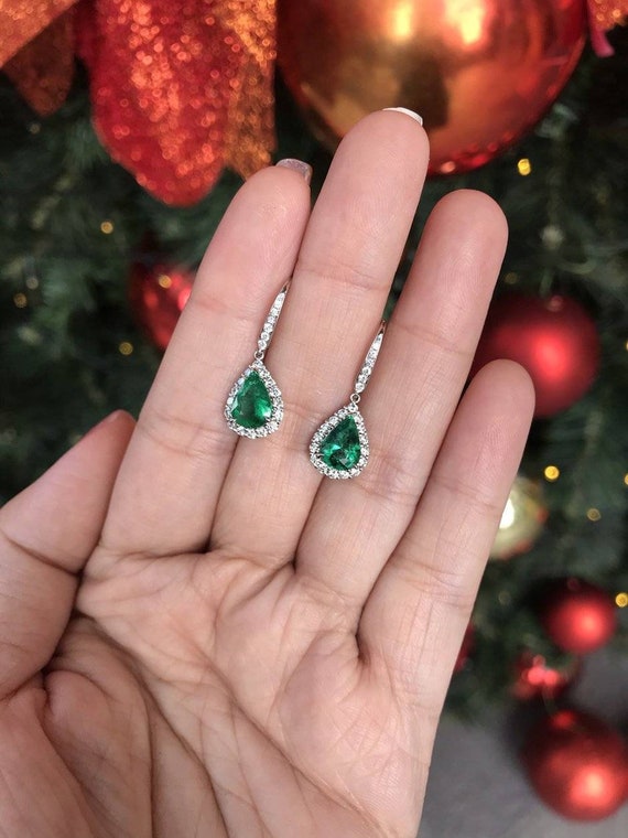 Aggregate 190+ emerald and silver earrings super hot