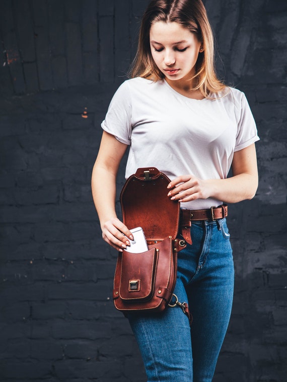 fanny pack that goes around thigh