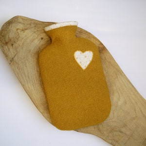 Hot water bottle cover made of wool with a heart, including hot water bottle, wool