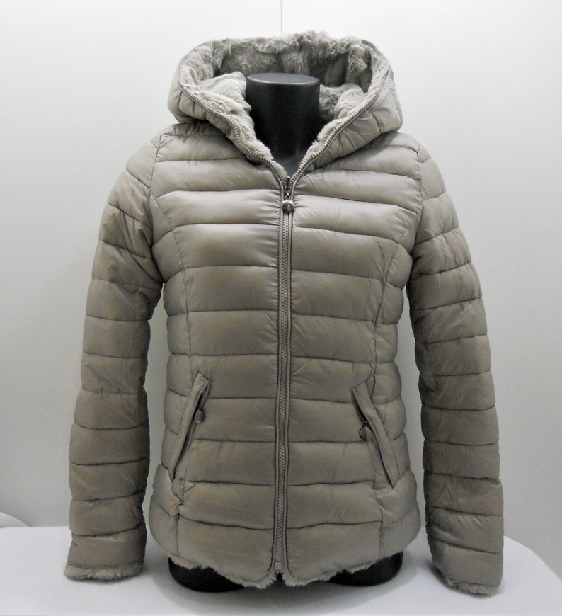 Piumino donna grigio reversibile in pelliccia ecologica creato in