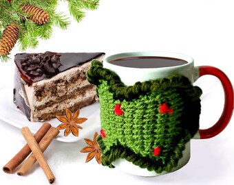 Mugs and mug warmers with Christmas tree motif. Tunisian crocheted fir tree wreath for tea, coffee cup. Unique gift from MariRich