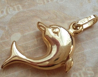 3D 9ct Yellow Gold 24mm x 13.3mm Dolphin Marine Life Aquatic Mammal Nautical Hollow 0.6g Pendant - Presented in our Deluxe Branded Gift Box