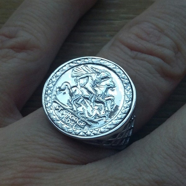 St George Medal 925 Sterling Silver Sovereign Ring with Basket Sides - Sizes UK M to Z available - Presented in our Deluxe Branded Gift Box