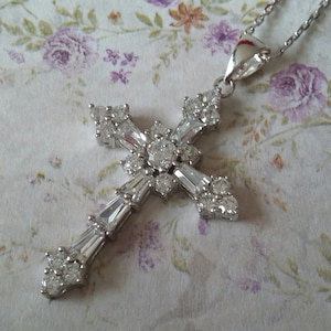 BAGUETTE CRYSTAL CREOLE W/CHAIN BAGUETTE CRYSTAL CREOLE W/CHAIN