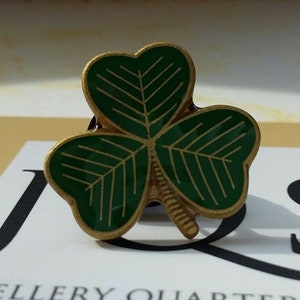SAINT PATRICK&#39;S DAY 2026 Green Shamrock Clover Irish Good Luck 18mm Gold Plated Enamel Lapel Pin Brooch Badge