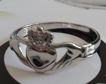 925 Sterling Silver 2mm Band Irish Claddagh Love Heart and Crown Ring - UK sizes K to T available - Presented in our Branded Deluxe Gift Box