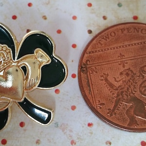 SAINT PATRICK'S DAY 2025 Claddagh Green Shamrock Clover Irish Good Luck 25mm Gold Plated Enamel Lapel Pin Brooch Badge image 4