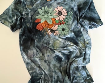 Black Tie Dye Shirt, Reverse Tie Dye, Floral Tshirt Women, Wildflower Botanical Shirt, Ice Dye Crew Neck, Soft Tee, Boho Style Clothing