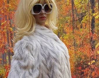 Fabulous Vintage 1970s / 1980s Grey and White Animal Print / Chevron Faux Fur Short Coat / Jacket