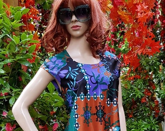 UK 8/10 (US 4/6) Striking Vintage 1960s / 1970s Psychedelic Blue Russett Purple Green Black Abstract Print Mini Dress by Crestina