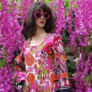 UK 10 (US 6) Gorgeous Vintage 1960s/70s Psychedelic Pink Orange White Lime Green Black Abstract Pattern Op Art Maxi Dress by Elsie Whiteley