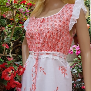 UK 14 (US 10) Super Cute Vintage 1970&#39;s White & Red Floral Print Short Sleeve Maxi Dress