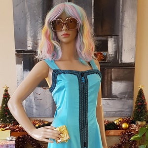 EU 10/12 (US 6/8) Schönes Vintage 70er Jahre Stil (1990er Jahre) Sky Blue Sateen Besticktes Maxikleid