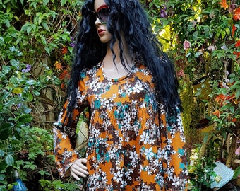 UK 8/10 (US 4/6) Funky Vintage 1970s Psychedelic Orange, Cream and Brown Flower Power Floral Maxi Dress