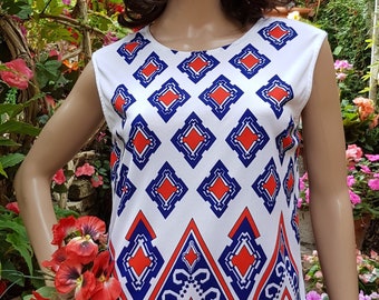 UK 10/12 (US 6/8) Groovy Vintage 1960s White Red and Blue Geometric Pattern Sleeveless Tunic Top