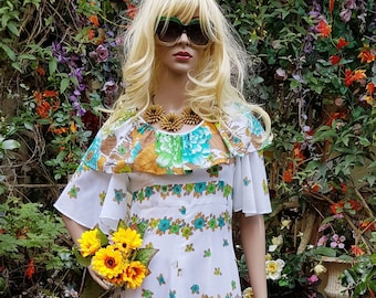 UK 6/8 (US 2/4) Gorgeous Vintage 1970’s French White, Green and Orange Prairie Floral Floaty Maxi Dress with Ruffle and Flutter Sleeves
