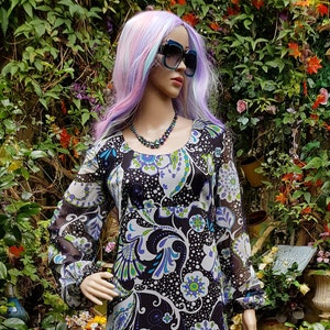 UK 12/14 (US 8/10) Beautiful Vintage 1970s Floaty Black, White, Blue and Green Floral Paisley Chiffon Empire Line Maxi Dress