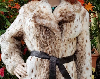 Beautiful Vintage 1970s Cream and Brown Snow Leopard Animal Print Faux Fur Coat