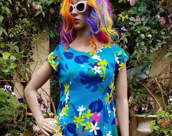 UK 8/10 (US 4/6) Stunning Vintage 1970s Blue, Pink, Green & Multicoloured Floral Short Sleeve Hawaiian Maxi Dress by Hawaiian Fashions Sears