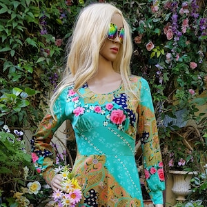 UK 8/10 (US 4/6) Gorgeous Vintage 1970’s Turquoise / Aqua Blue - Green, Pink and Multicoloured Floral and Paisley Maxi Dress