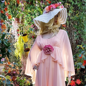 UK 6/8 (US 2/4) Gorgeous Vintage 1970s Peach Floaty Cape Angel Sleeve Maxi Occassion Dress with Flower Corsage by John Charles