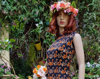 UK 10/12 (US 6/8) Beautiful Vintage 1970s Psychedelic Orange, Brown, Cream and Black Paisley and Abstract Pattern Maxi Dress