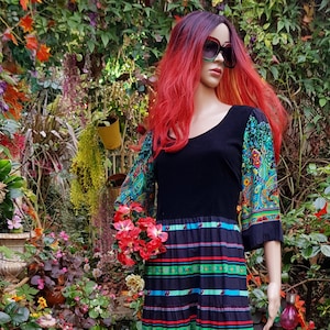 UK 8/10 (US 4/6) Beautiful Vintage 1970s Black, Green & Red Paisley and Floral Printed Cotton Cord Maxi Dress with Flared Sleeves