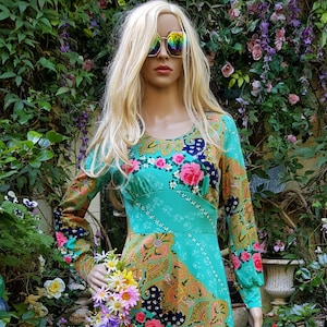 UK 8/10 (US 4/6) Gorgeous Vintage 1970’s Turquoise / Aqua Blue - Green, Pink and Multicoloured Floral and Paisley Maxi Dress