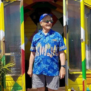 Vintage Men&#39;s Shirt: Fantastic Vintage Mens Tropical Print Hawaiian Surf Shirt by Lowe&#39;s Australia