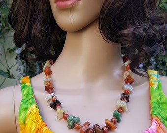 Vintage Necklace: Fab Vintage Multicoloured Polished Stone / Rock and Glass Bead Necklace