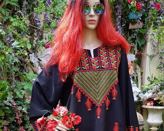Vintage Kaftan: Gorgeous Vintage 1970s Black Red and Green Embroidered Kaftan