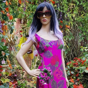 UK 10 (US 6) Gorgeous Vintage 1970s/ early 1980s Pure Silk Pink, Red and Purple Floral Maxi Dress by Frank Usher