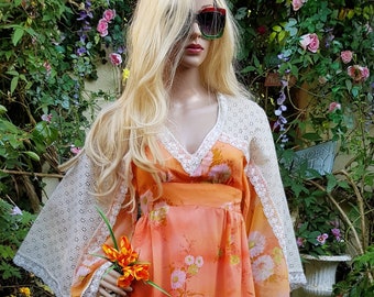 UK 4/6 (US 1/2) Fabulous Vintage 1970s Peach Orange & Cream Broderie Anglaise Lace and Floral Floaty Bohemian Maxi Dress with Angel Sleeves