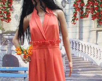 Kombinezon w stylu vintage: Fantastyczny, rozkloszowany, pomarańczowy kombinezon w stylu vintage z lat 70. z falbanką i dekoltem halter – unikatowy egzemplarz, nienoszony