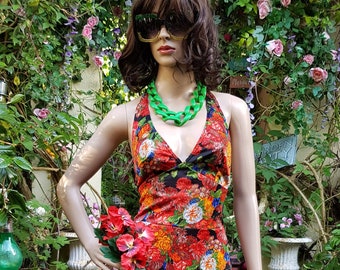 UK 12 (US 8) Gorgeous Vintage 1970s Psychedelic Red and Multicoloured Floral Flower Power Halterneck Figure Hugging Maxi Dress