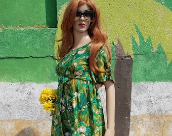 UK 6 (US 2) Gorgeous Vintage 1950s / 1960s Green Cream