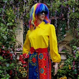 Tuta vintage: Bonkers Vintage 1970s Psychedelic Yellow Red Blue Flower Power and Abstract Print Palazzo Pants Zip Front JumpSuit