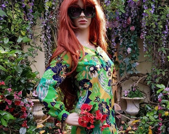 UK 12 (US 8) Gorgeous Vintage 1970’s Psychedelic Green and Mustard Yellow Flower Power Floral Patterned Maxi Dress