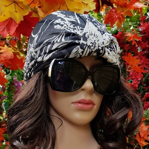 Vintage Hat: Fab Vintage 1960s / 1970s Black and White Turban Hat